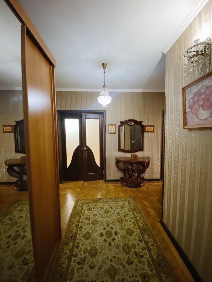 Большая Четырехкомнатная Квартира С Двумя Балконами У Моря В Центре Сухума,В Абхазии Suhumi Exterior foto